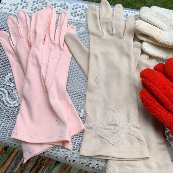 Bundle of Vintage Gloves Small light vintage stains - Picture 3 of 4